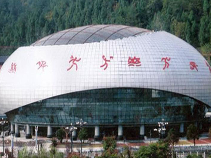 湖北体育中心球形网架加工安装